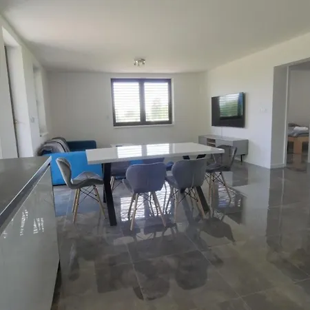 別荘 Apartmanovy Dom S Virivkou A Saunou Žiar