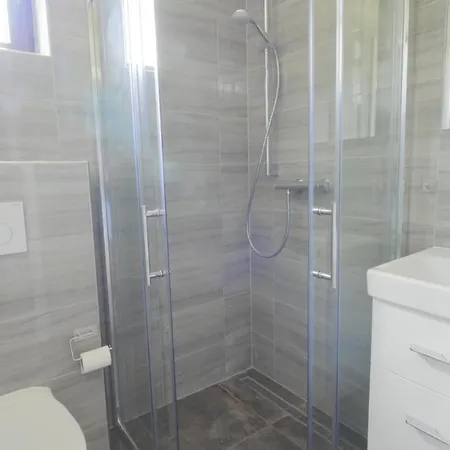 Apartmanovy Dom S Virivkou A Saunou