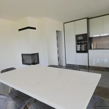 別荘 Apartmanovy Dom S Virivkou A Saunou