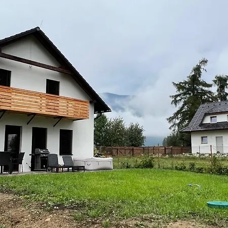 Apartmanovy Dom S Virivkou A Saunou 別荘 *