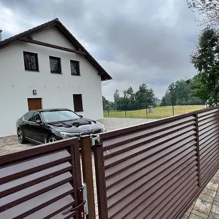 Apartmanovy Dom S Virivkou A Saunou Zsár