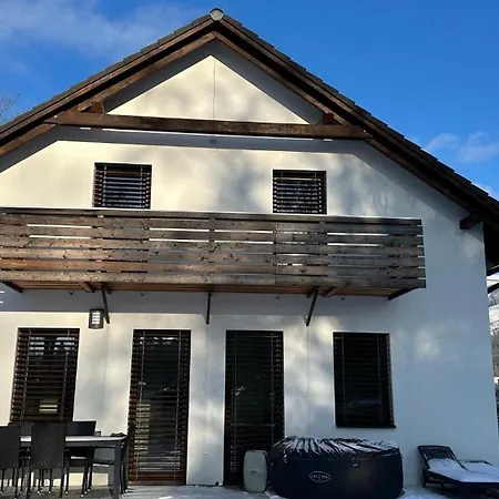 Apartmanovy Dom S Virivkou A Saunou 別荘 *