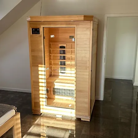 Apartmanovy Dom S Virivkou A Saunou Zsár