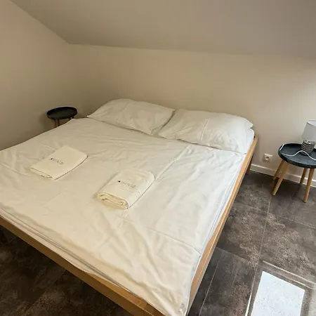 別荘 Apartmanovy Dom S Virivkou A Saunou