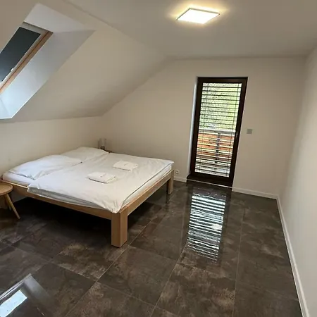 別荘 Apartmanovy Dom S Virivkou A Saunou Žiar