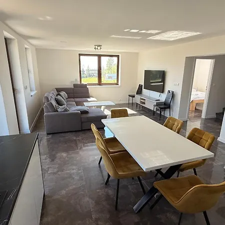 Apartmanovy Dom S Virivkou A Saunou بيت للعطل