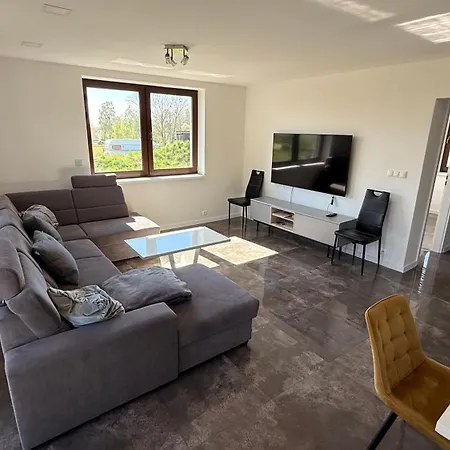 Apartmanovy Dom S Virivkou A Saunou * Zsár